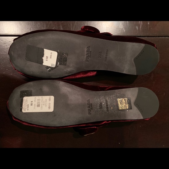 Prada red velvet ballet shoes - Picture 3 of 3